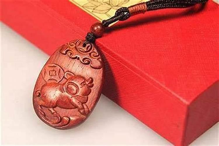属龙的破太岁怎么化解,76年属龙破太岁怎么化解