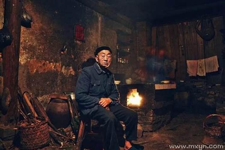 七月十五鬼节这天为什么要放河灯？
