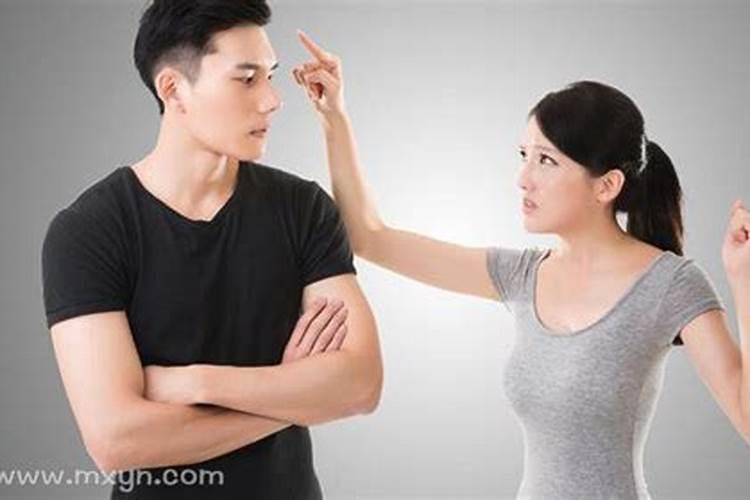 已婚女人梦见和老公吵架闹离婚