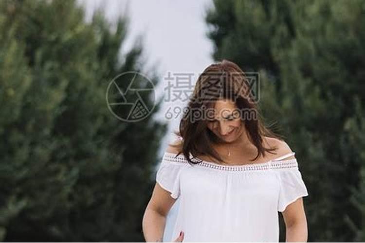 梦见怀孕的人