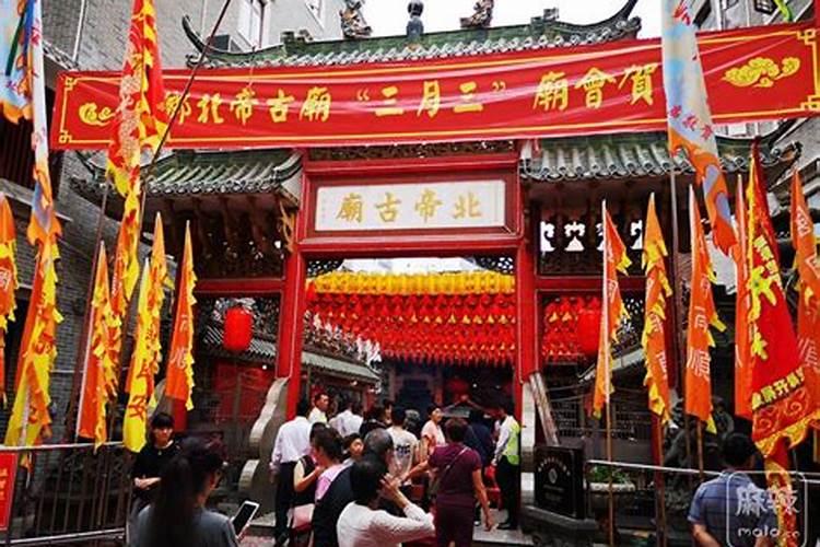 81年鸡五行属什么,五行缺什么