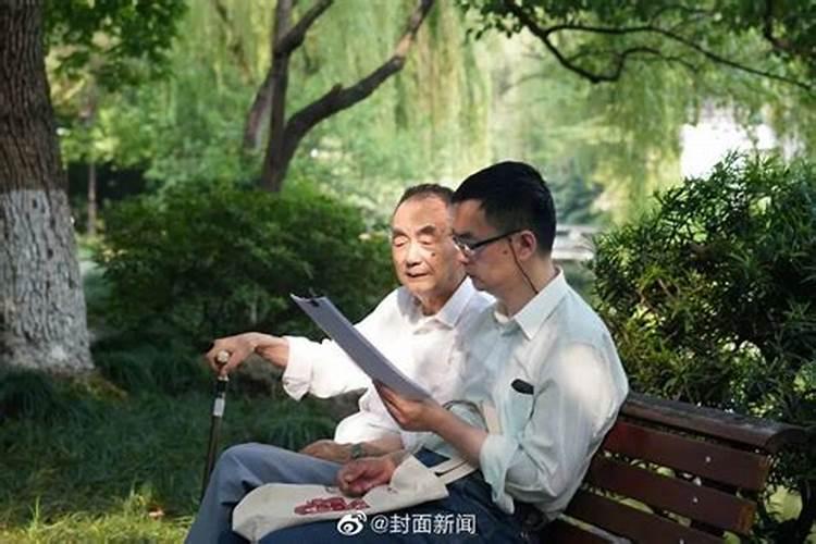 老人去世,儿子没有社灵堂,没有披麻戴孝,没有做法事,没有通知亲戚朋友...