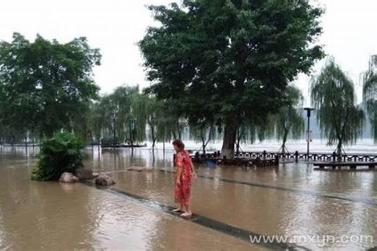 梦见老家涨水的预兆