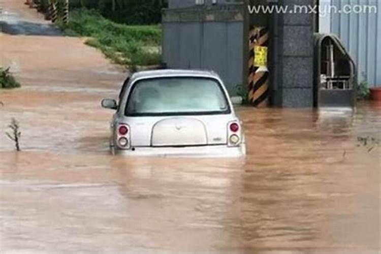 梦见洪水挡路自己游泳渡河过去的预兆