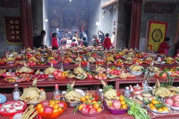 中元节上坟需要什么贡品 中元节祭拜带哪些祭品