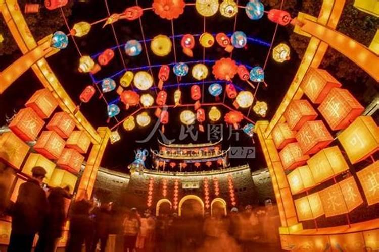2019年腊月十九可以上坟烧纸吗？
