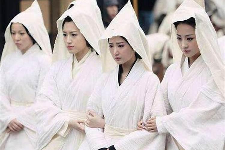 梦见穿孝衣服的好多人的预兆