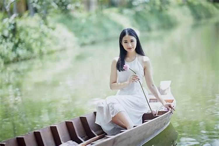 梦到一位中年妇女