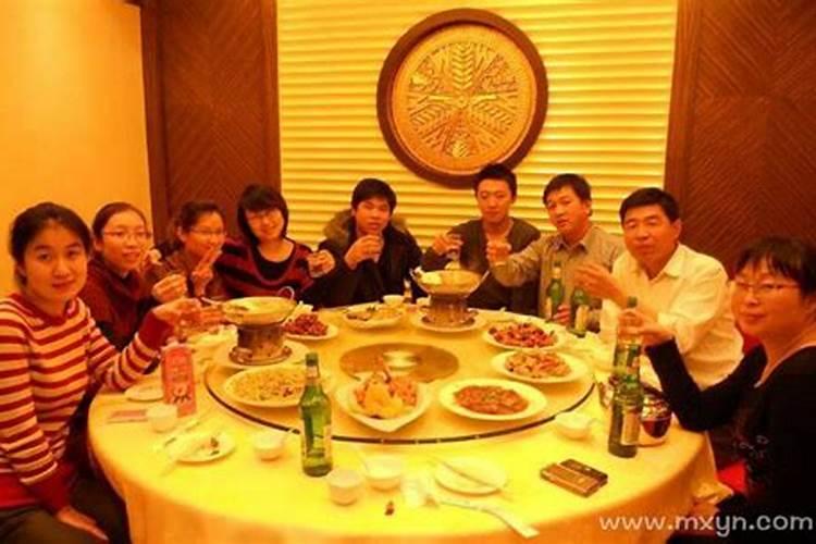 梦见聚餐究竟是何预兆？