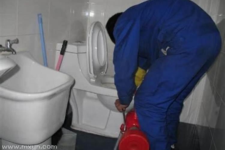 马桶冲水孔是脏水怎么办