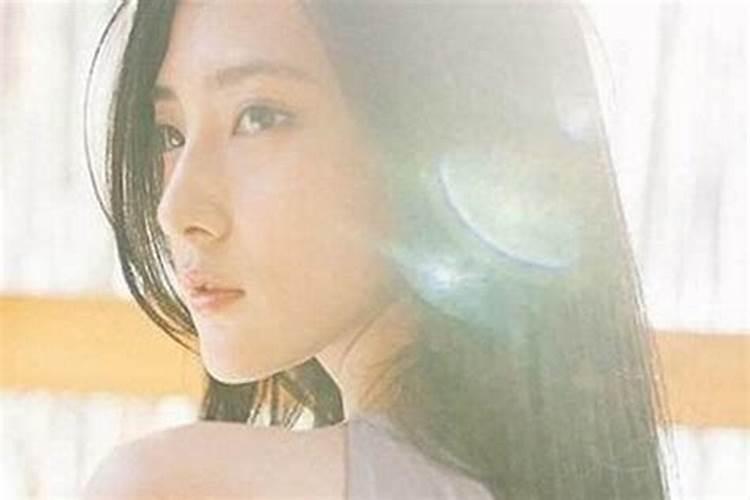 梦见和前夫离婚又生了一个小女孩临走前不舍得孩子还哭泣