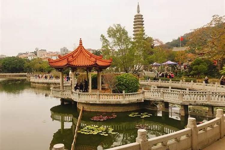 梦见与别人暧昧是什么意思？