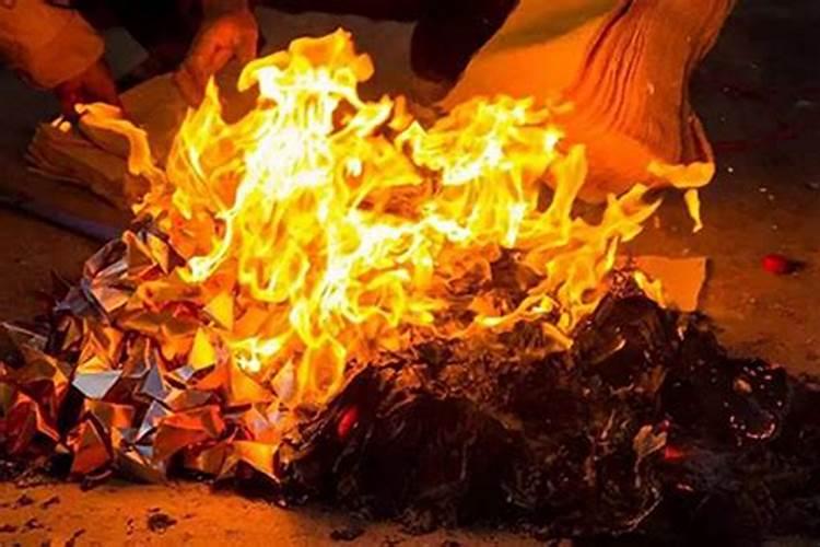 算命的说我和男友生肖不合不能在一起,但看了我和男友八字相合又说可以在...