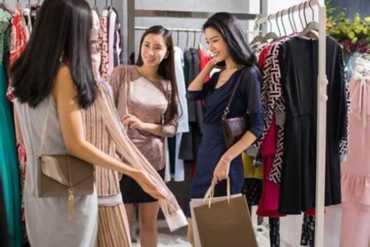 梦见情人买衣服什么意思？