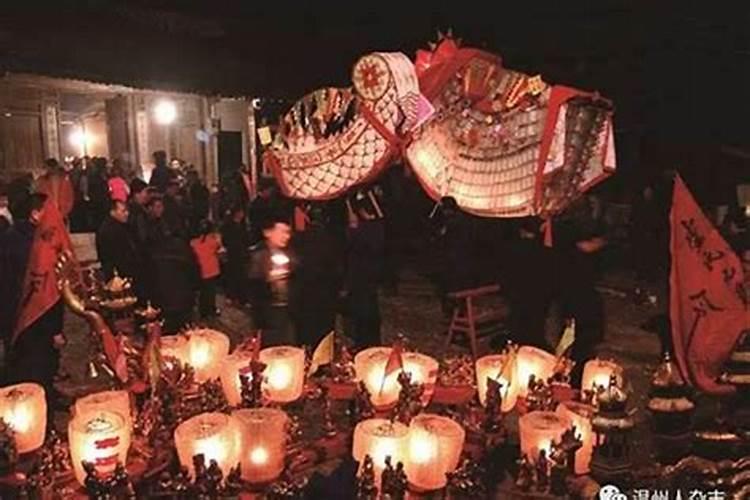2024年正月初二上坟带什么贡品上坟需要注意什么
