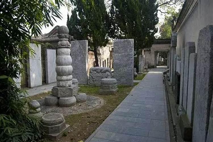 给去世的老人立碑有什么讲究
