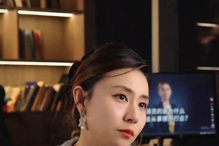 梦见自己的外公死了然后抬棺材上房顶