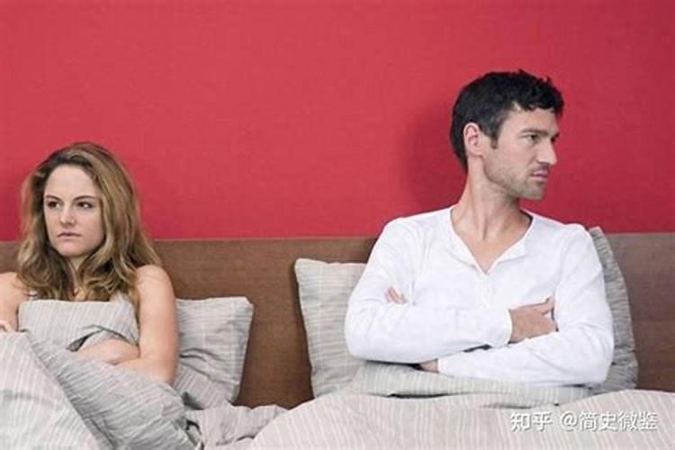 梦见自己老婆和别的男人睡在床上
