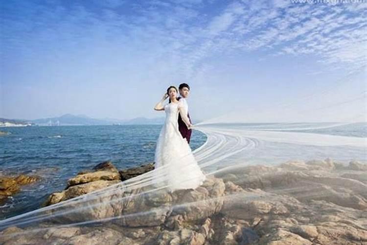 梦见自己穿婚纱结婚啥意思