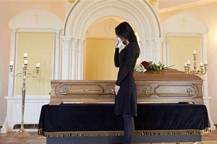 梦见死去的妈妈是什么意思