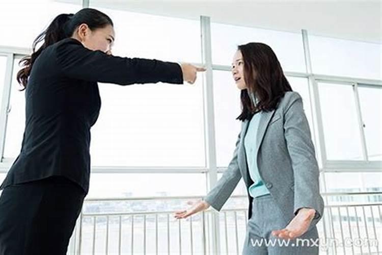 梦见自己和别人打架了代表什么？梦中是在公司和不认识的人发生争执,