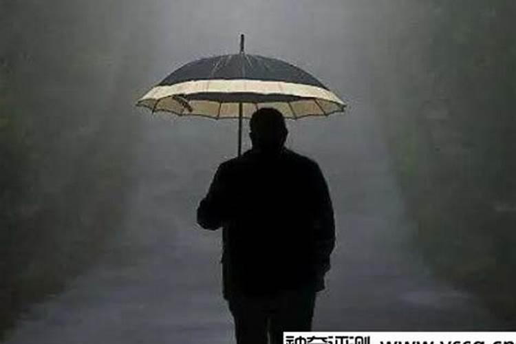 我梦见给过世的老人下跪,给老人家哭诉,然后我哭醒了