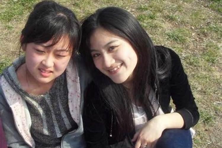 梦见表姐结婚,而且是我无意去到她家才碰到她结婚的那种婚礼。就像结合...